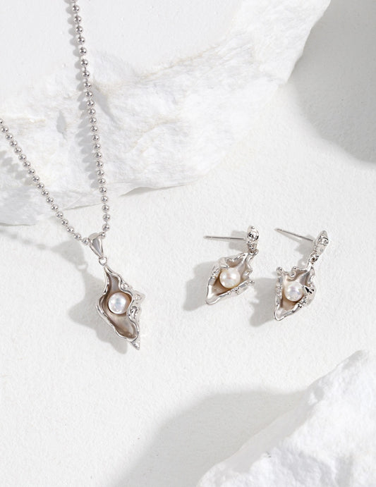 S925 Freshwater Pearl Seashell Earrings: Flowing, Beautiful Design to Adorn You with Freedom and Romance