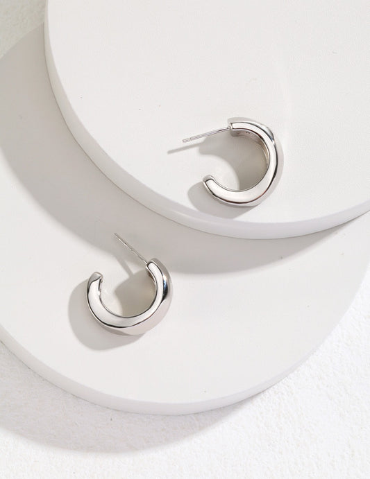 Silver 925 Twist Line Earrings: Sophisticated Beauty with a Nuance of Style