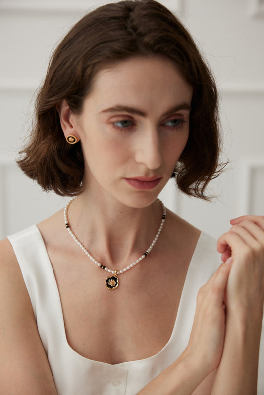 Freshwater Pearl x Black Onyx Classic Design Necklace