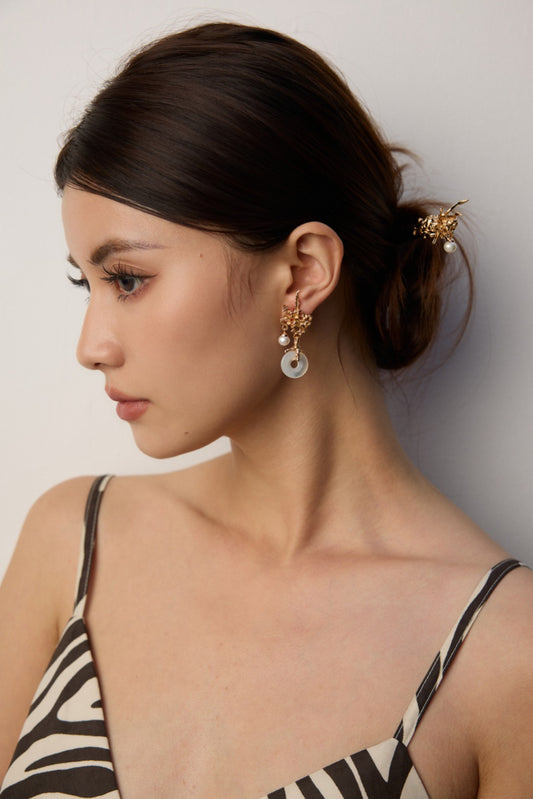 Silver 925 Freshwater Pearl x Shell Taihu Rock Design Earrings