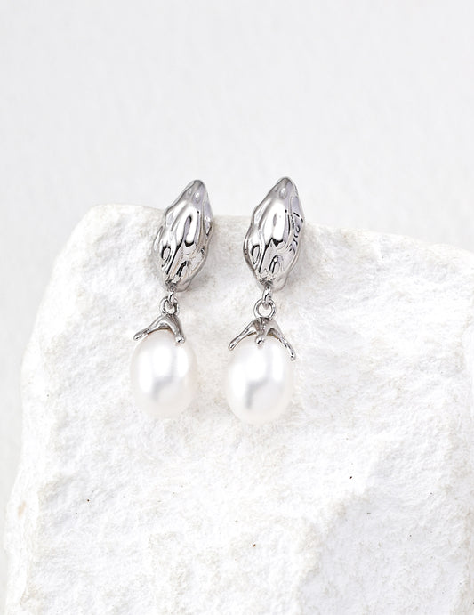 S925 Sterling Silver Natural Freshwater Pearl Earrings with a Vintage-Inspired Elegant Glow