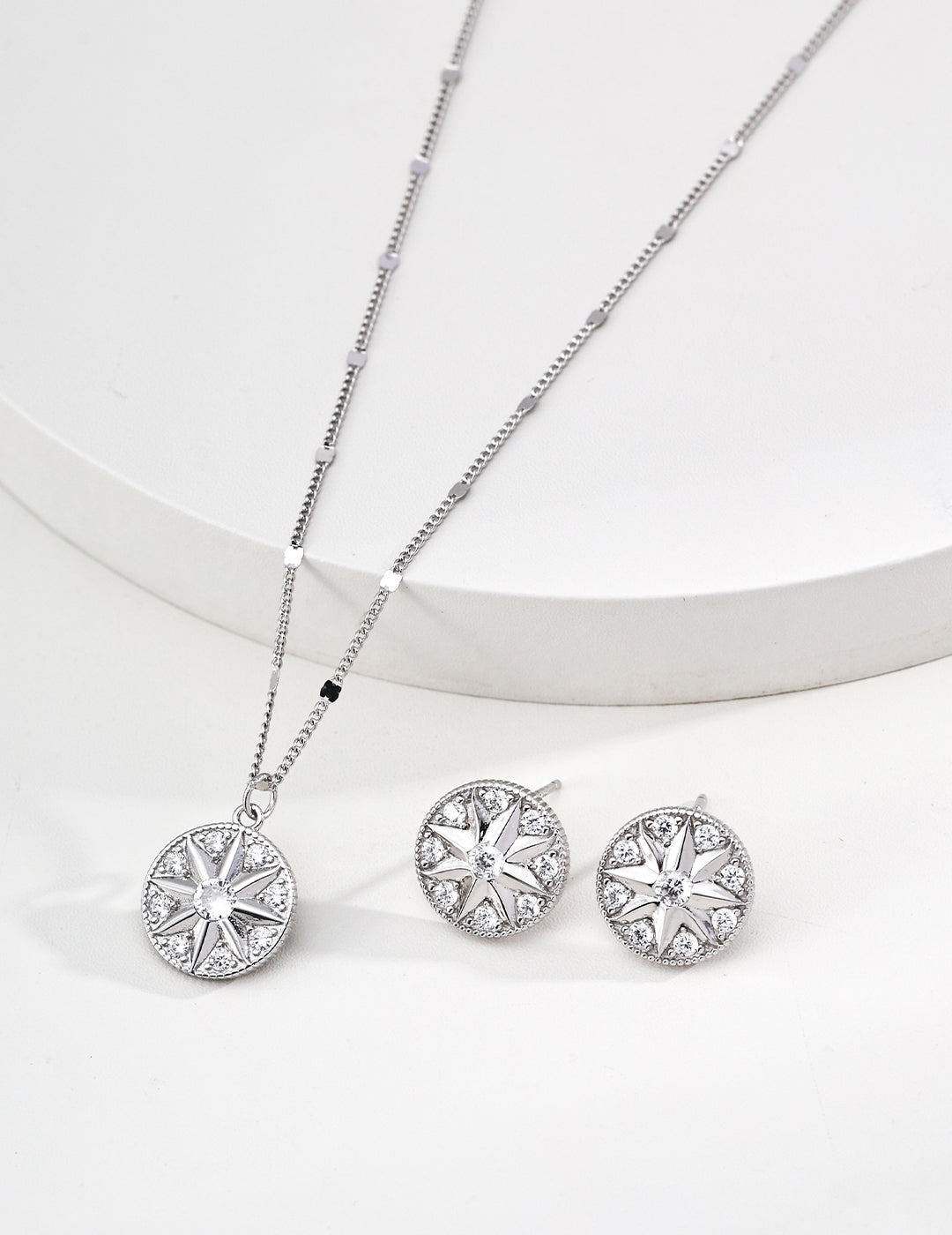 S925 Zirconia Necklace with Retro Design - Urban and Elegant Shine