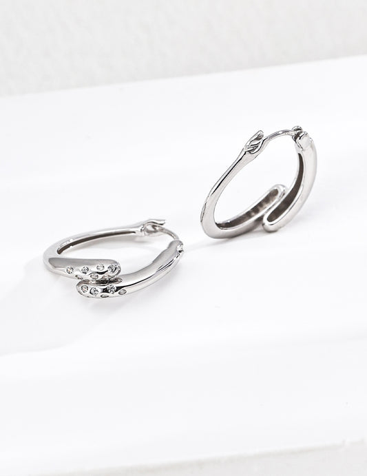 Gold-Plated Zirconia Twist Earrings: Elegant curves for everyday wear