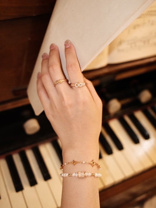 Silver 925 Braided Knot Design Ring: Delicate Texture Adorns Your Hand