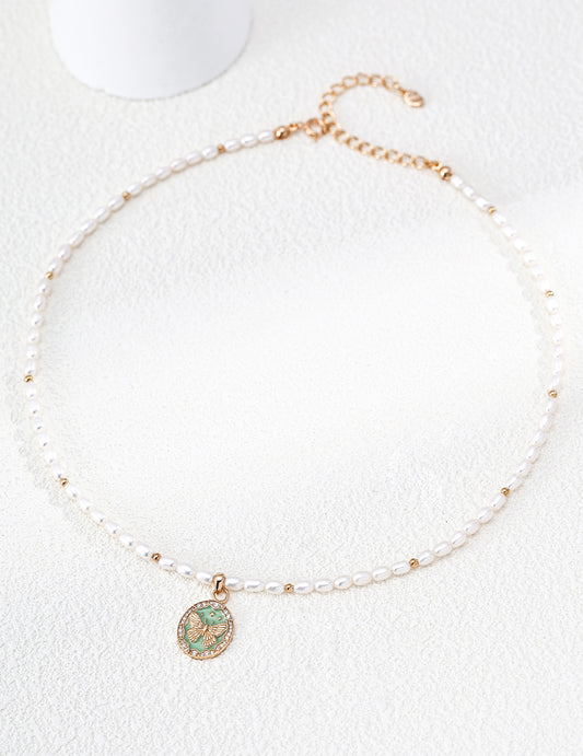 [Lucky Four-Leaf Clover] Luxurious necklace adorned with freshwater pearls and cubic zirconia
