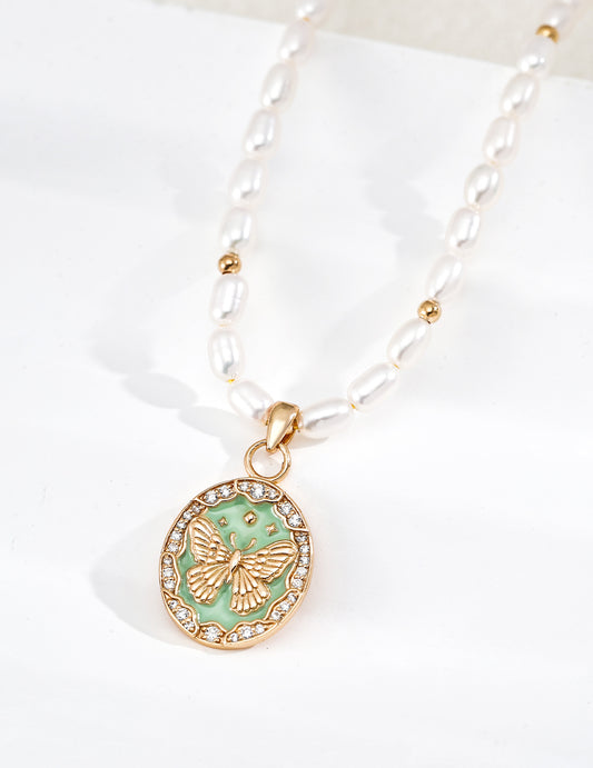 [Lucky Four-Leaf Clover] Luxurious necklace adorned with freshwater pearls and cubic zirconia