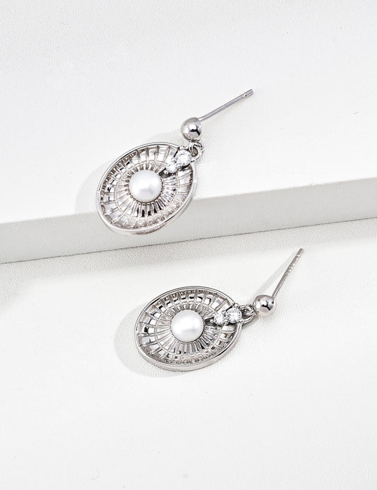 [Compass of Fortune] Freshwater Pearl and Zirconia Classic Earrings