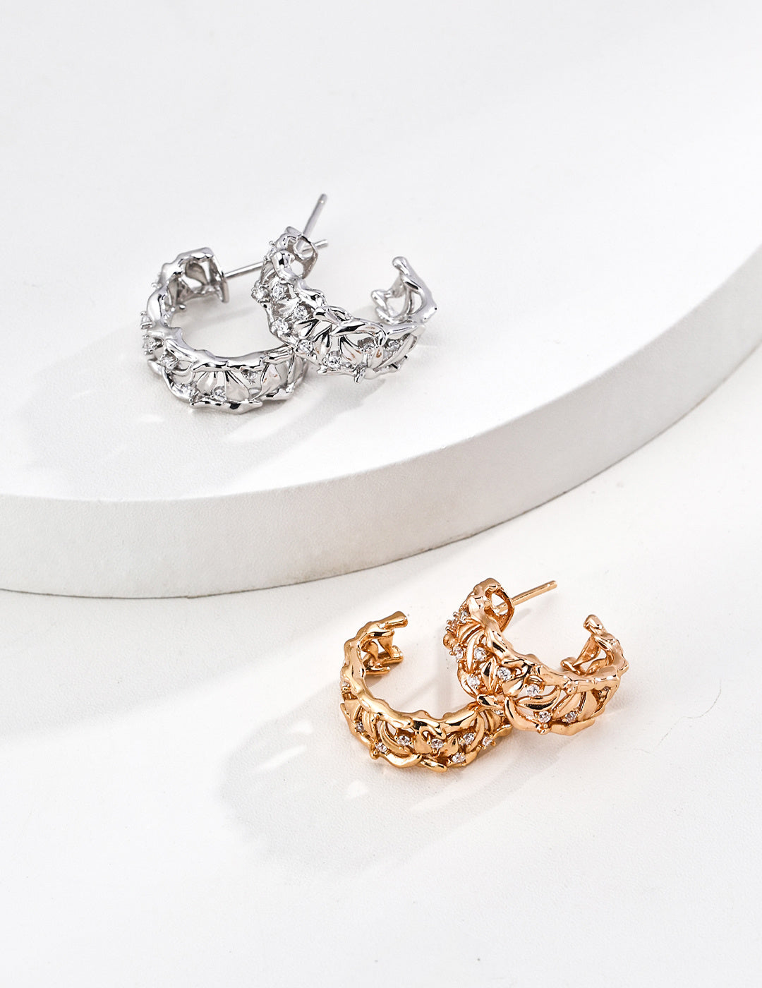 [Golden Willow] Willow Leaf Motif Earrings with Zirconia, Gold Plated - Brings Good Fortune