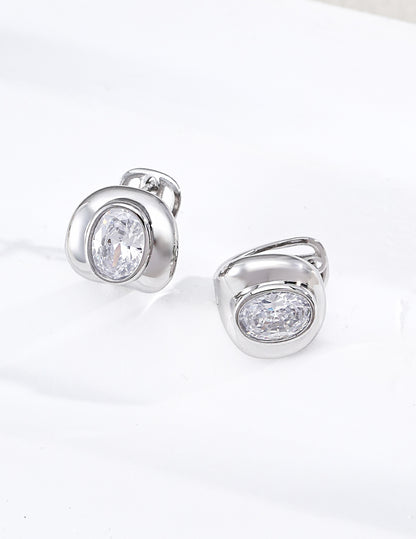 【金の蕾】ジルコニア ミニマルデザイン ピアス 金メッキ