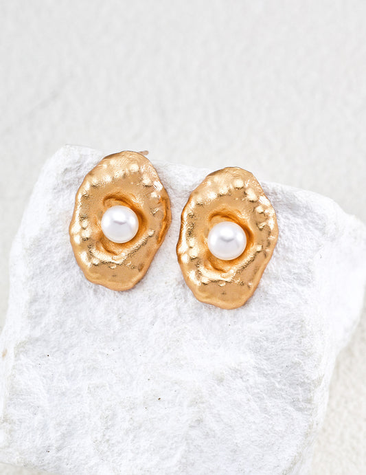 職人仕立て 歪なテクスチャーが美しい淡水パールゴールドピアス