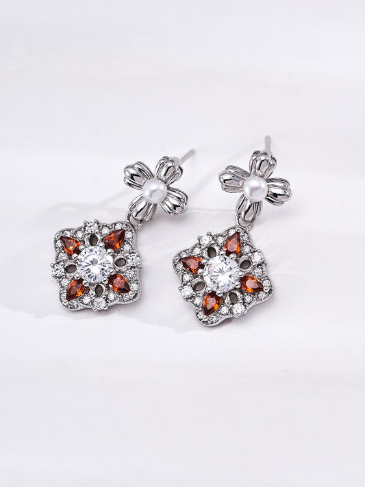 Hosoge Zirconia Earrings: An antique design with an air of elegance