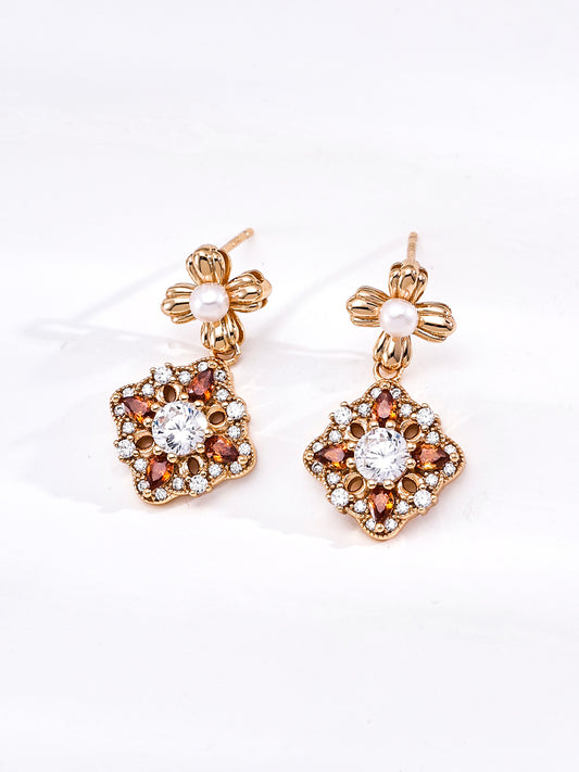 Hosoge Zirconia Earrings: An antique design with an air of elegance