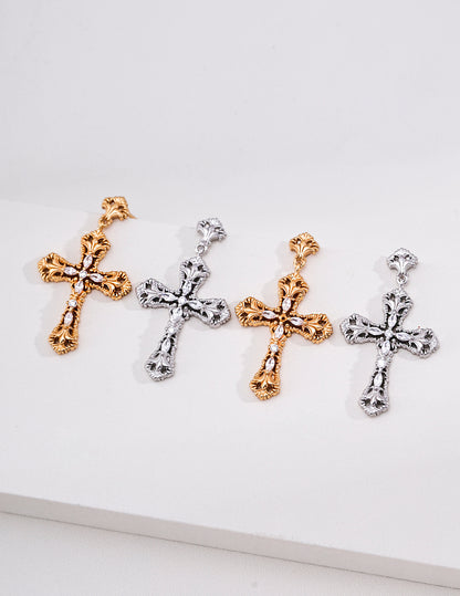 聖なる光を纏う クロス透かし彫り ジルコニア ピアス