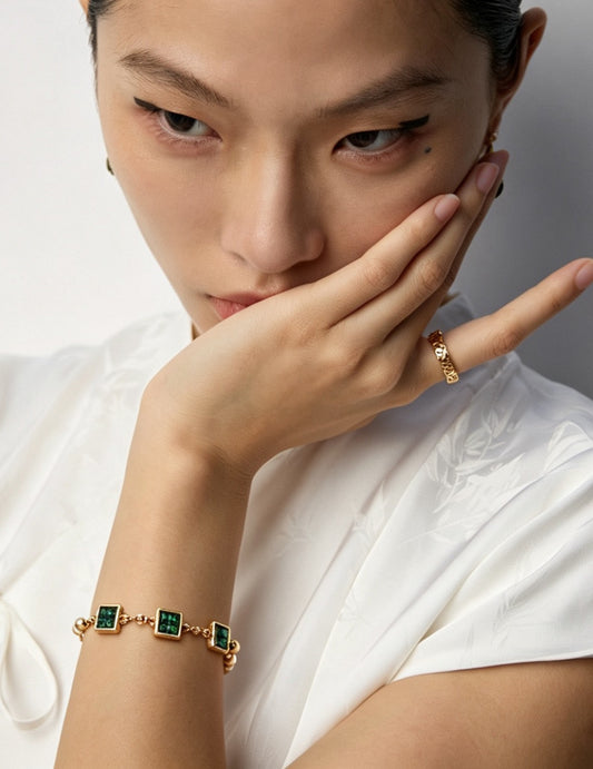 Simple gold bracelet with a square design and sparkling zirconia