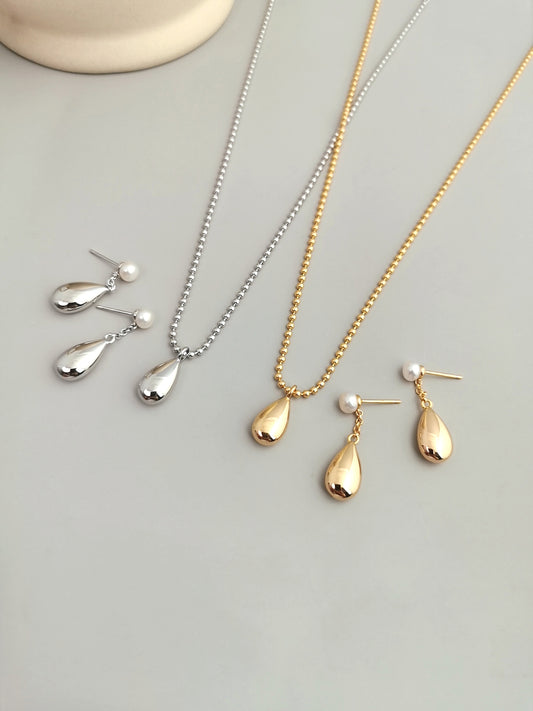 Sterling Silver 925 Teardrop Motif Gold-Plated Freshwater Pearl Set