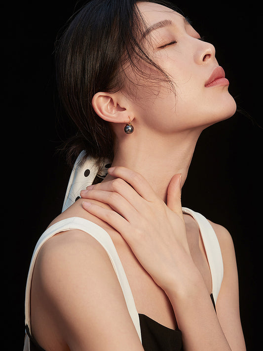 Shell Pearl Minimalist Pierced Earrings: Versatile for Any Occasion