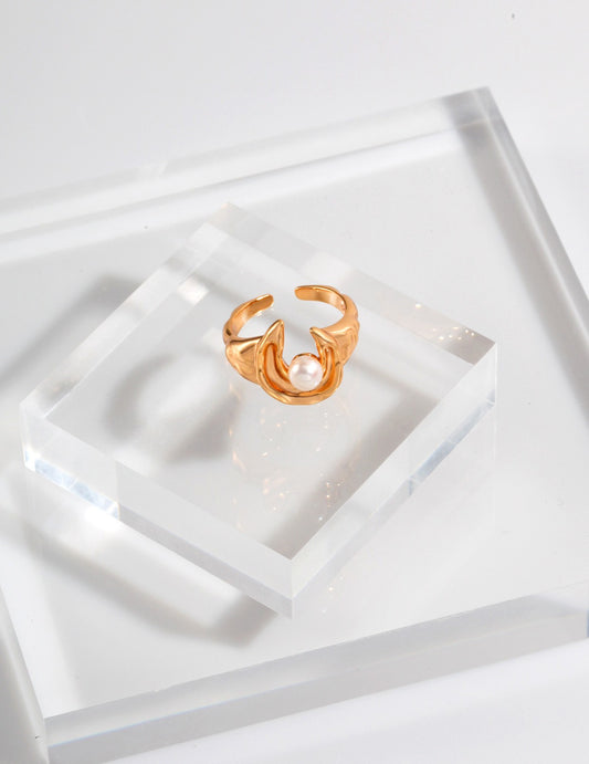 Sterling Silver 925 Freshwater Pearl Ring: Nuanced Beauty of Star and Moon Motifs