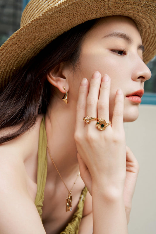 Sterling Silver 925 Leaf Motif Ring with Emerald-Colored Zirconia