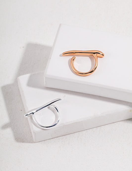 Silver 925 Liquid Design Ring: A sophisticated form expressing the sway of water