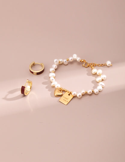 クラシック エナメルピアス 金メッキが輝くボルドーレッド