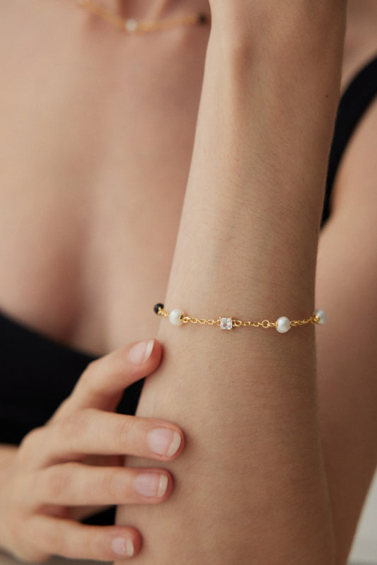925 Sterling Silver Freshwater Pearl x Black Onyx Zirconia Bracelet