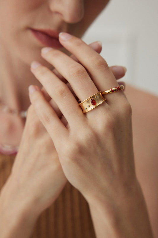Silver 925 Zirconia Ring: Delicate beauty inspired by the red thread of fate