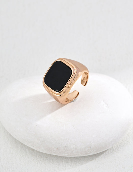 Silver 925 Black Onyx Ring: A chic and elegant presence