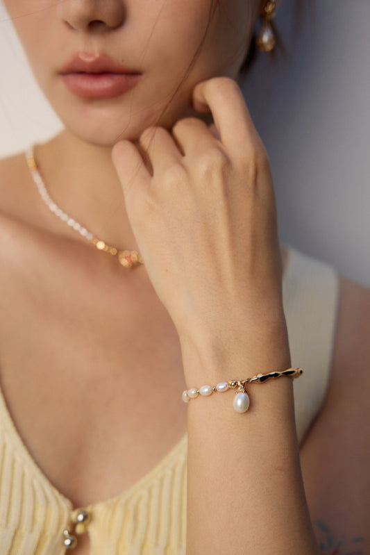 925 Sterling Silver Freshwater Pearl Elegant Bracelet - 2 Colors