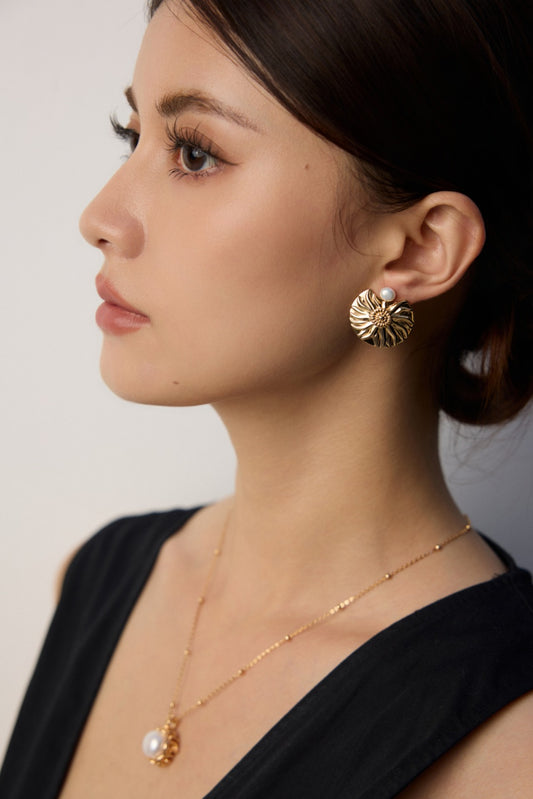 S925 Freshwater Pearl Sun Motif Flower Earrings Gold Plated E01156-2