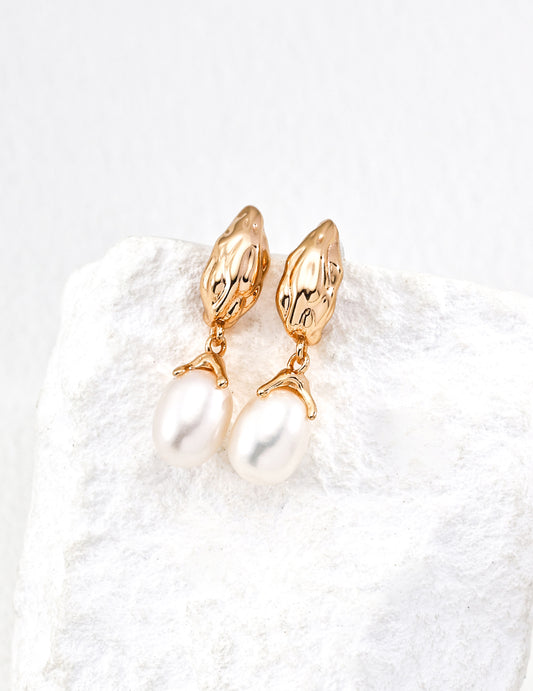 S925 Sterling Silver Natural Freshwater Pearl Earrings with a Vintage-Inspired Elegant Glow