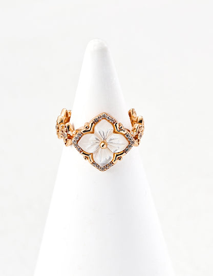 Lucky Four-Leaf Clover Ring, Mother of Pearl, Luxuriously Sparkling Ring