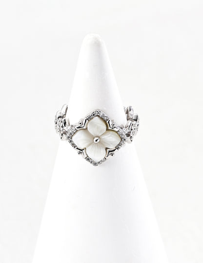 Lucky Four-Leaf Clover Ring, Mother of Pearl, Luxuriously Sparkling Ring