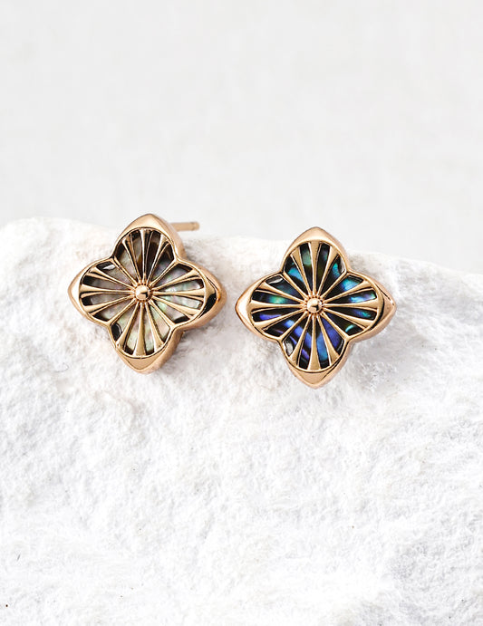 四葉のクローバー シェルピアス 白蝶貝＆アワビ貝 幸運のモダンデザイン