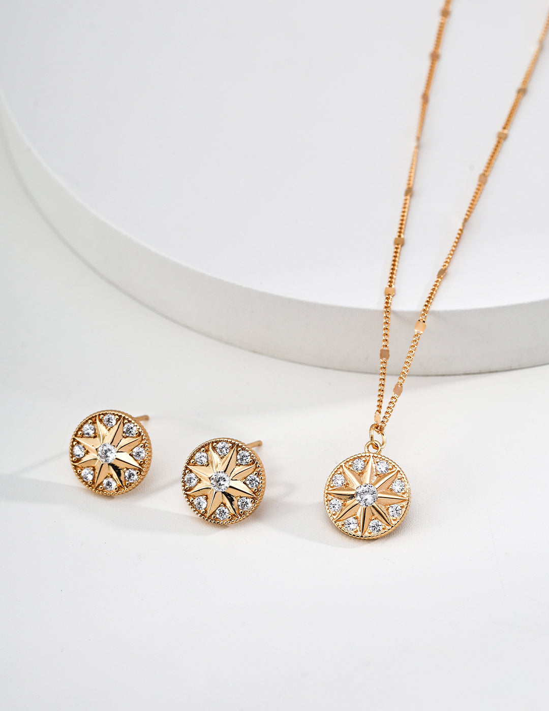 S925 Zirconia Necklace with Retro Design - Urban and Elegant Shine