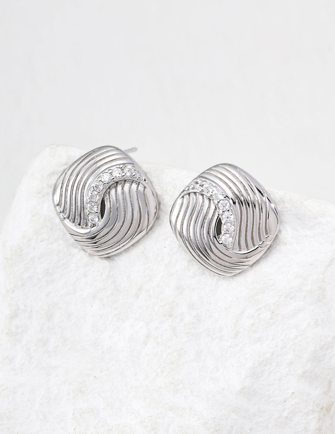 Sterling Silver 925 Zirconia Twisted Design Earrings: The Aesthetics of Flowing Forms