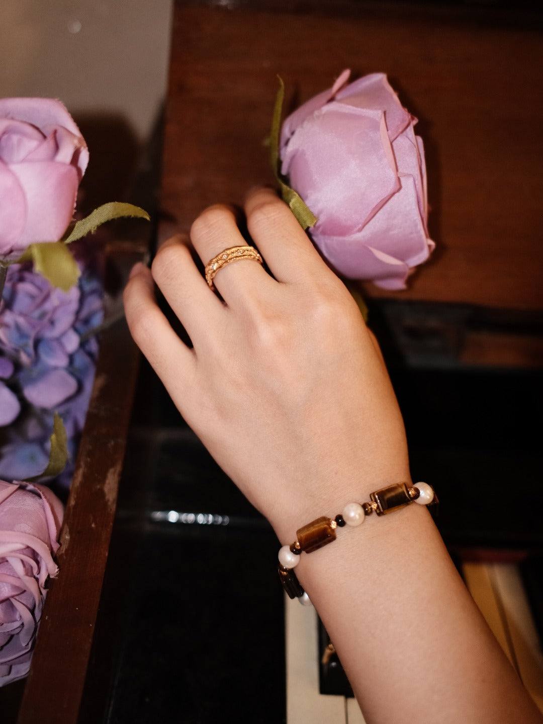 [Caramel] Tiger's Eye and Freshwater Pearl Classic Bracelet