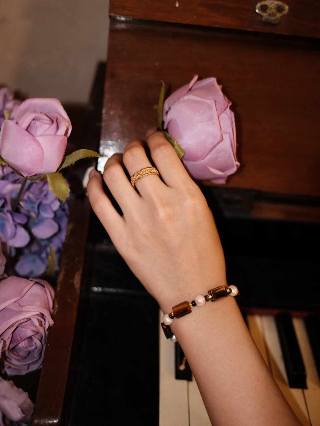 [Caramel] Tiger's Eye and Freshwater Pearl Classic Bracelet