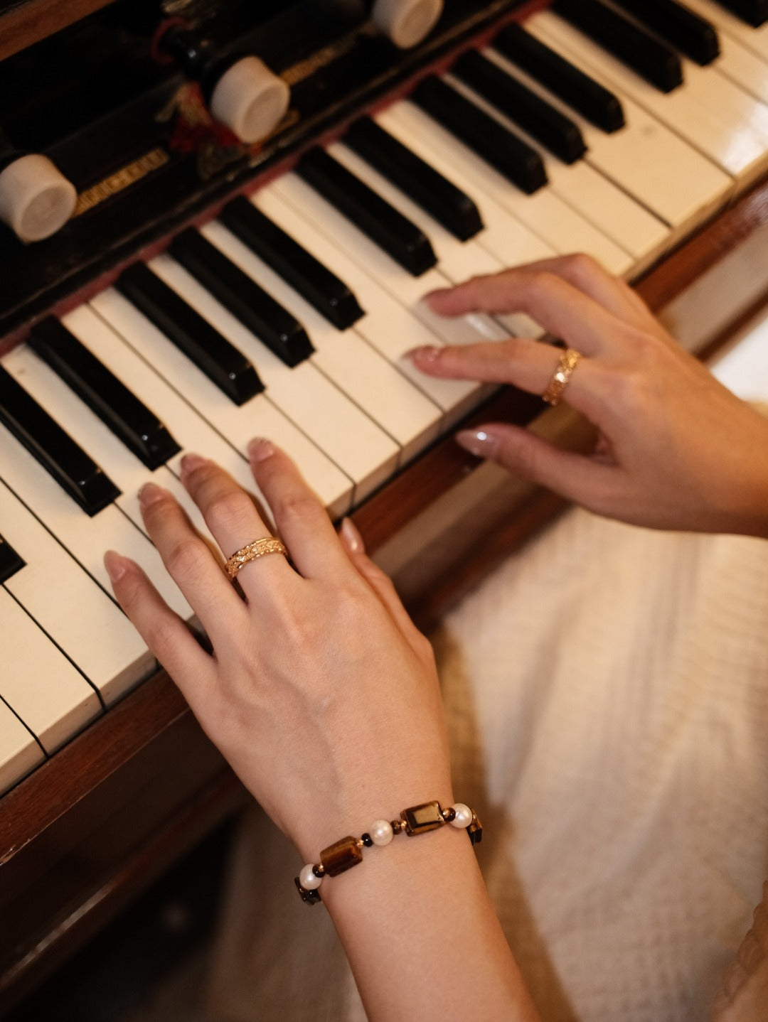 [Caramel] Tiger's Eye and Freshwater Pearl Classic Bracelet