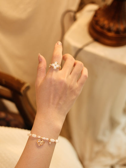Lucky Four-Leaf Clover Ring, Mother of Pearl, Luxuriously Sparkling Ring