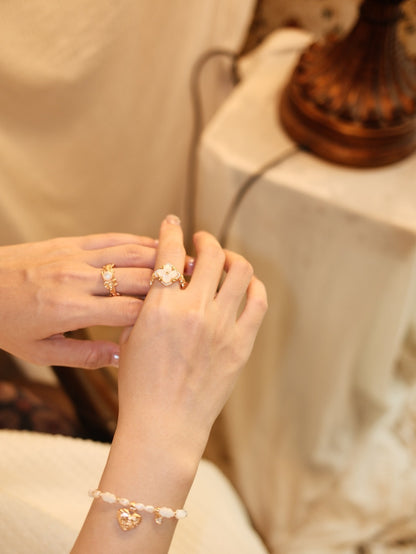 Lucky Four-Leaf Clover Ring, Mother of Pearl, Luxuriously Sparkling Ring
