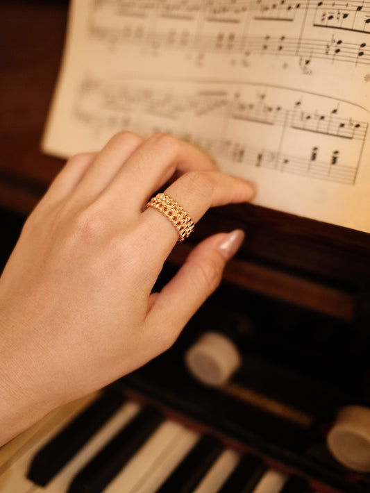 S925 Gold-Plated Simple Silver Ring to Enjoy its Rich Texture