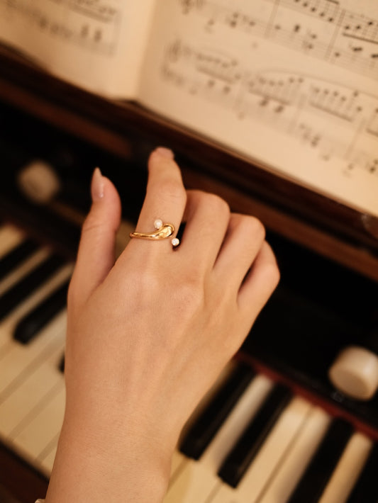 Shooting Star Wish: A designer ring where freshwater pearls and cubic zirconia sparkle on your finger